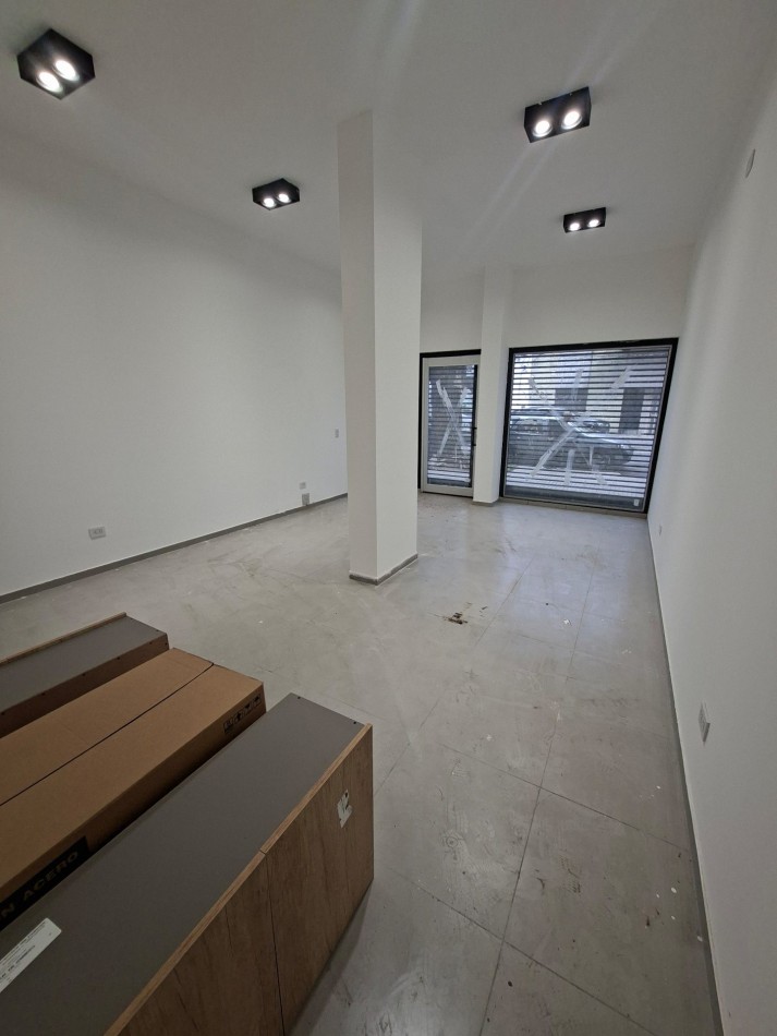 PICHINCHA /ECHESORTU VENTA LOCAL/ OFICINA/ CONSULTORIO Y 5 COCHERAS VERAMUJICA Y CORDOBA