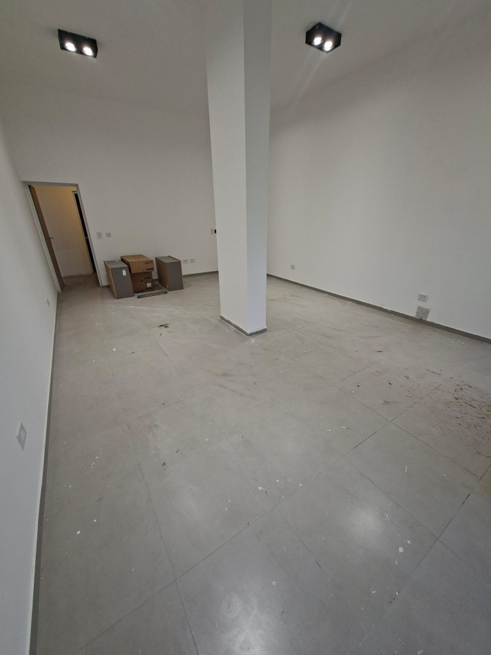 PICHINCHA /ECHESORTU VENTA LOCAL/ OFICINA/ CONSULTORIO Y 5 COCHERAS VERAMUJICA Y CORDOBA