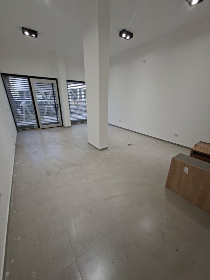 PICHINCHA /ECHESORTU VENTA LOCAL/ OFICINA/ CONSULTORIO Y 5 COCHERAS VERAMUJICA Y CORDOBA