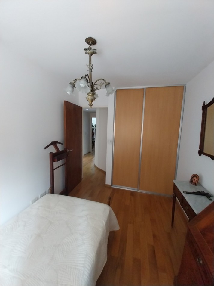 VENTA DEPARTAMENTO DOS DORMITORIOS CON COCHERA ALEM 1100 BARRIO MARTIN FRENTE AL LASALLE