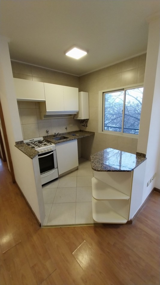 VENTA DEPARTAMENTO UN DORMITORIO CORRIENTES Y VIAMONTE PISO 3 AL FRENTE