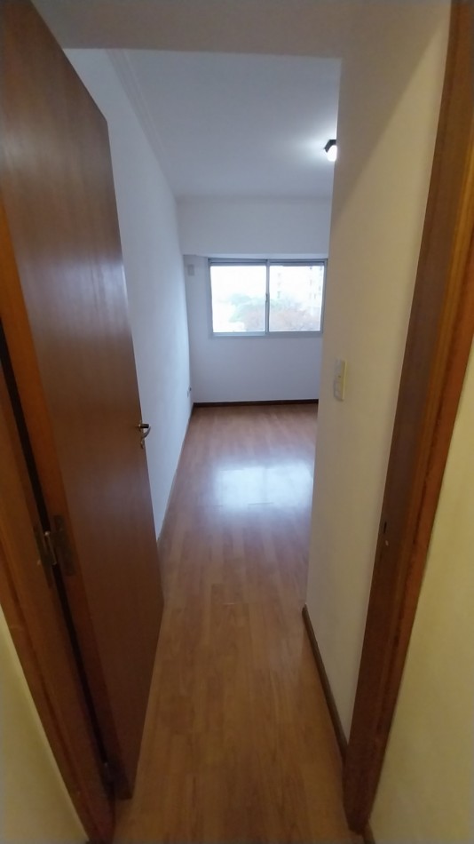 VENTA DEPARTAMENTO UN DORMITORIO CORRIENTES Y VIAMONTE PISO 3 AL FRENTE