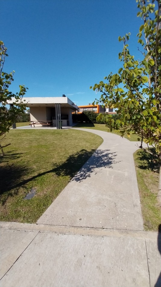 ALQUILER PERMANENTE CASA DOS DORMITORIOS PRECIO FIJO SIN AJUSTES  CONDOMINIOS DON MATEO BARRIO PRIVADO FUNES