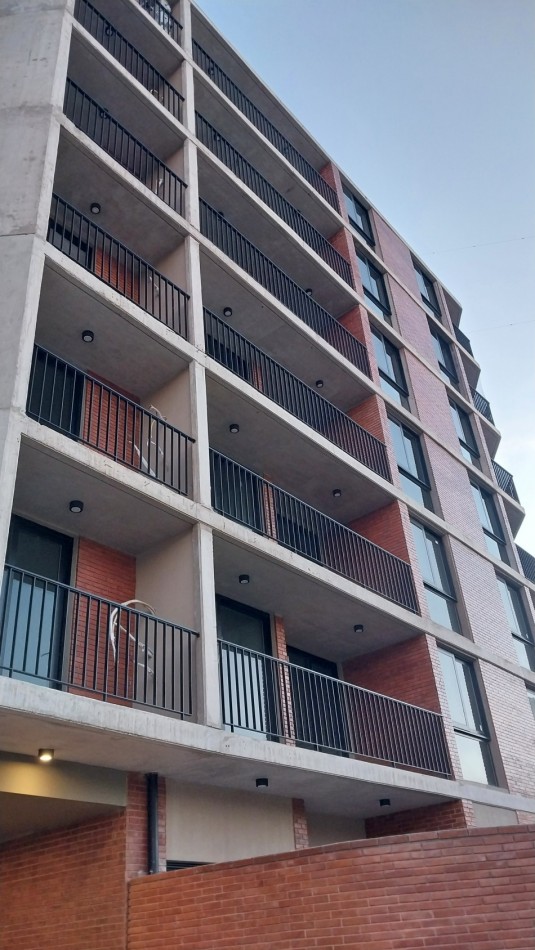 ALBERDI...VENTA DEPARTAMENTO DOS DORMITORIOS CON GRAN PATIO!!! ARTIGAS 200 