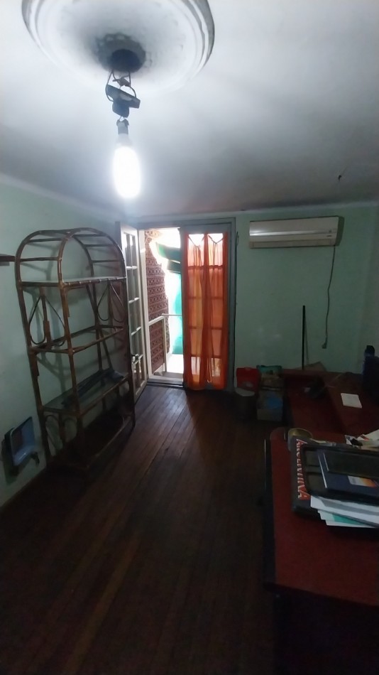 VENTA CASA DOS/TRES DORMITORIOS 1 DE MAYO Y 27 DE FEBRERO