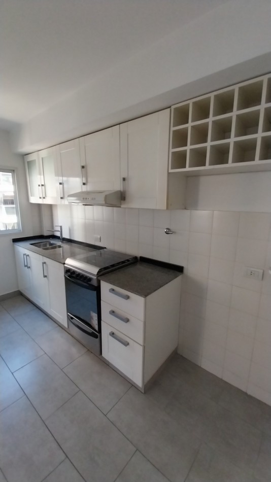 ZONA RIO! VENTA DEPARTAMENTO DOS DORMITORIOS CON COCHERA GUEMES Y MORENO