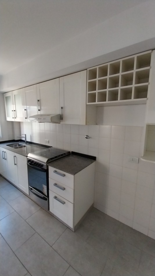 ZONA RIO! VENTA DEPARTAMENTO DOS DORMITORIOS CON COCHERA GUEMES Y MORENO