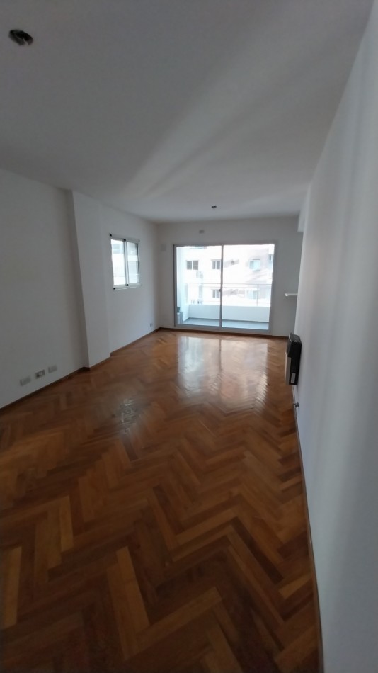 ZONA RIO! VENTA DEPARTAMENTO DOS DORMITORIOS CON COCHERA GUEMES Y MORENO