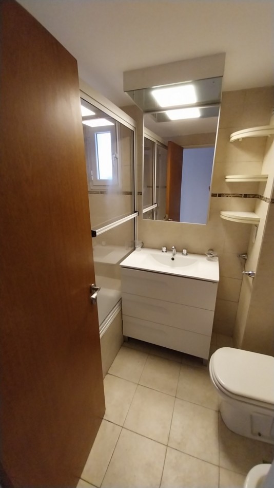 ZONA RIO! VENTA DEPARTAMENTO DOS DORMITORIOS CON COCHERA GUEMES Y MORENO