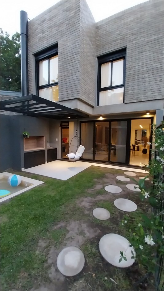 FISHERTON ESTRENAR VENTA CASA CUATRO DORMITORIOS CON PILETA Y PARRILLERO AMENITIES