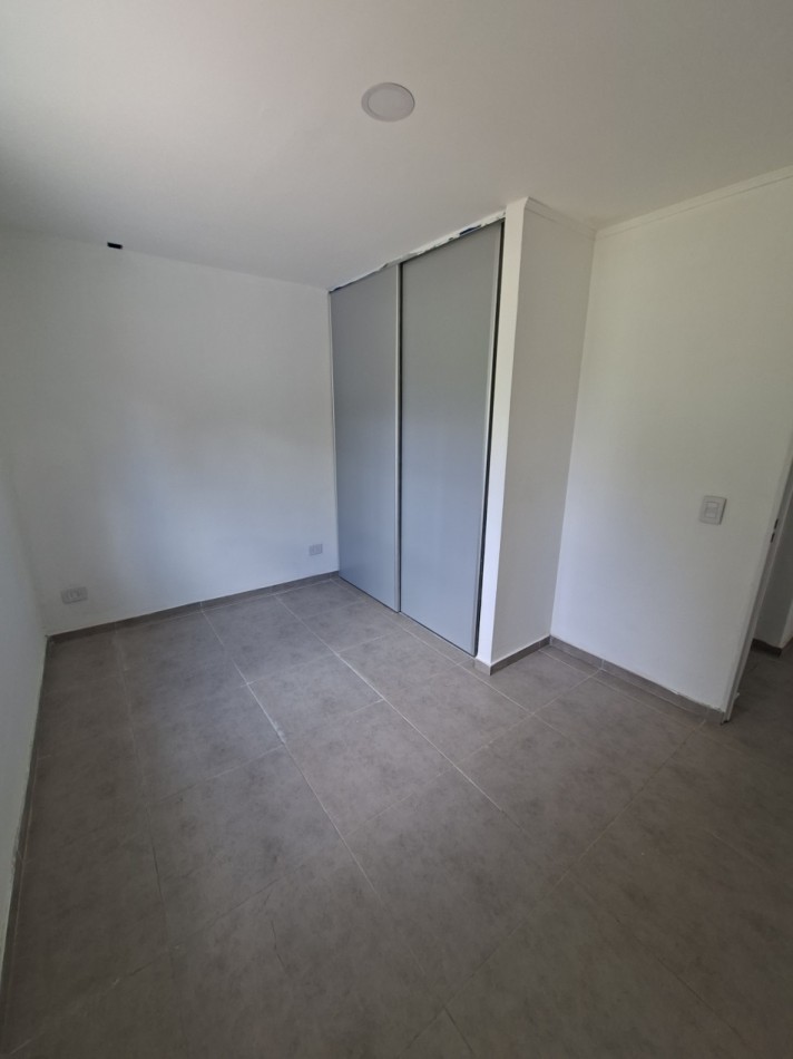 FUNES ROLDAN VENTA CASA DOS DORMITORIOS CALLE SAN SEBASTIAN AL 500 ESTRENAR