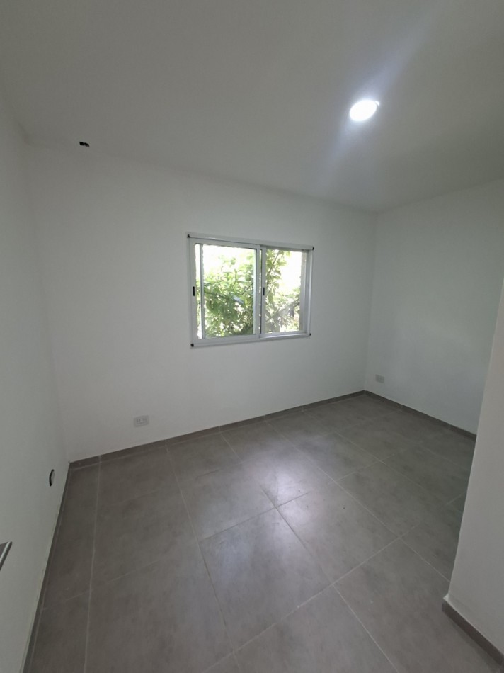 FUNES ROLDAN VENTA CASA DOS DORMITORIOS CALLE SAN SEBASTIAN AL 500 ESTRENAR