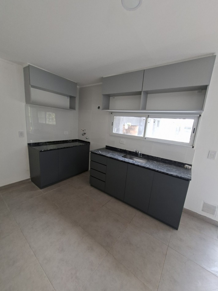 FUNES ROLDAN VENTA CASA DOS DORMITORIOS CALLE SAN SEBASTIAN AL 500 ESTRENAR