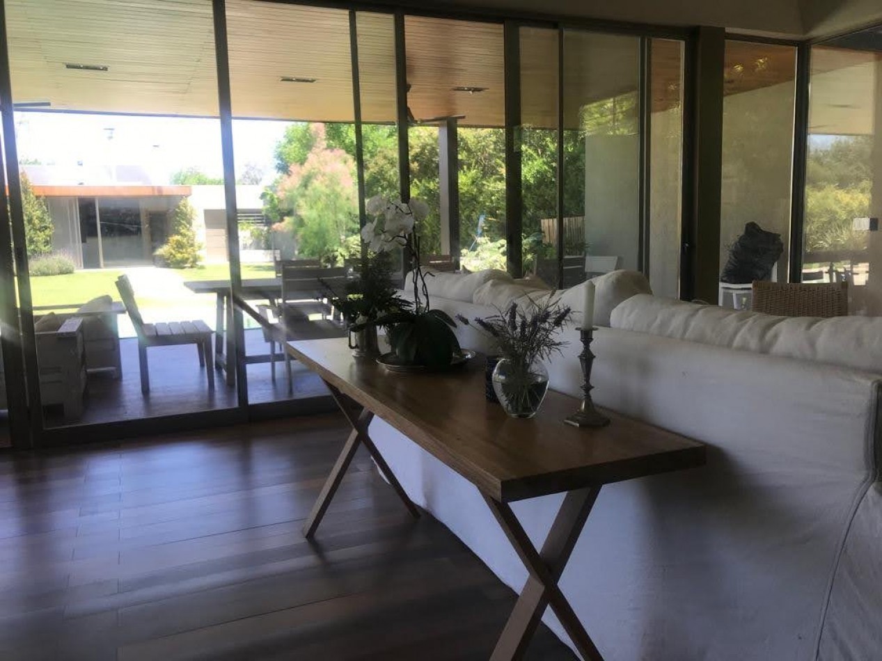 ALQUILER PERMANENTE CASA 4 DORMITORIOS EN ALDEA FISHERTON 