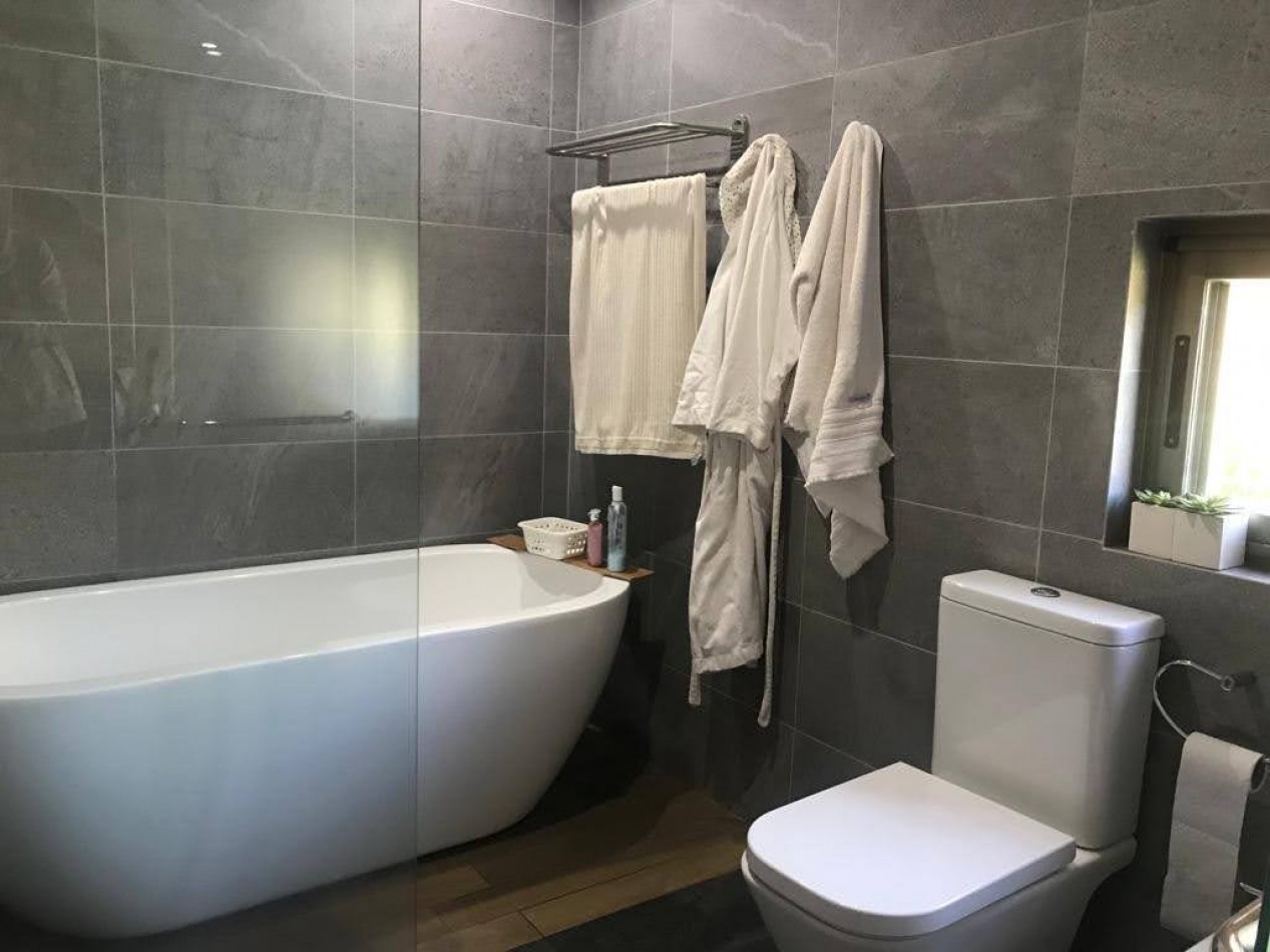 ALQUILER PERMANENTE CASA 4 DORMITORIOS EN ALDEA FISHERTON 