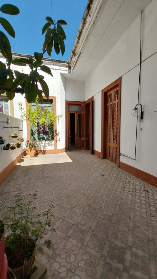 VENTA CASA 5  DORMITORIOS SARGENTO CABRAL  Y EL RIO IDEAL OFICINA COMERCIAL