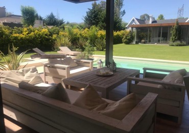 VENTA IMPORTANTE  CASA 4 DORMITORIOS EN ALDEA FISHERTON 