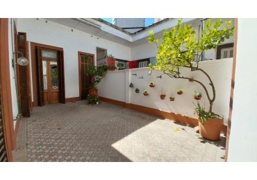 VENTA CASA 5  DORMITORIOS SARGENTO CABRAL  Y EL RIO IDEAL OFICINA COMERCIAL